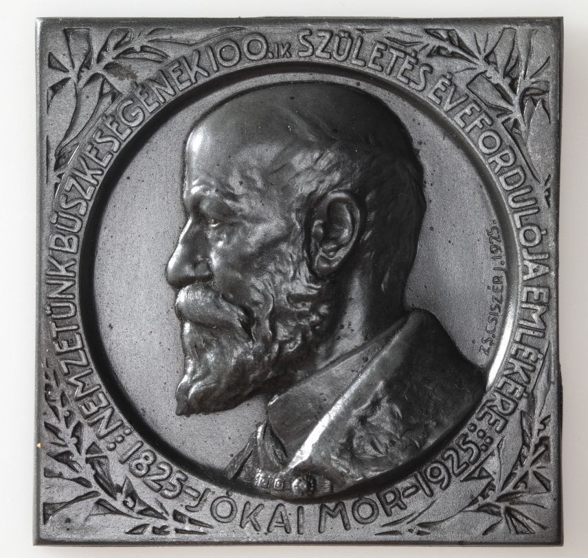 Emlékplakett Jókai Mór születésének 100. évfordulójára