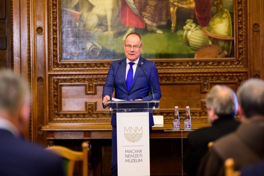Dr. Navracsics Tibor közigazgatási és területfejlesztési miniszter