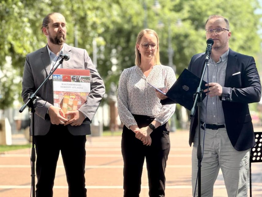 A képen balról jobbra: Juhász Zoltán, Tamásné Kovács Adrienn és Rózsa Dávid