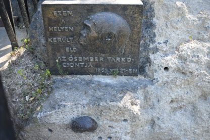 Vértesszőlős, emléktábla.jpg