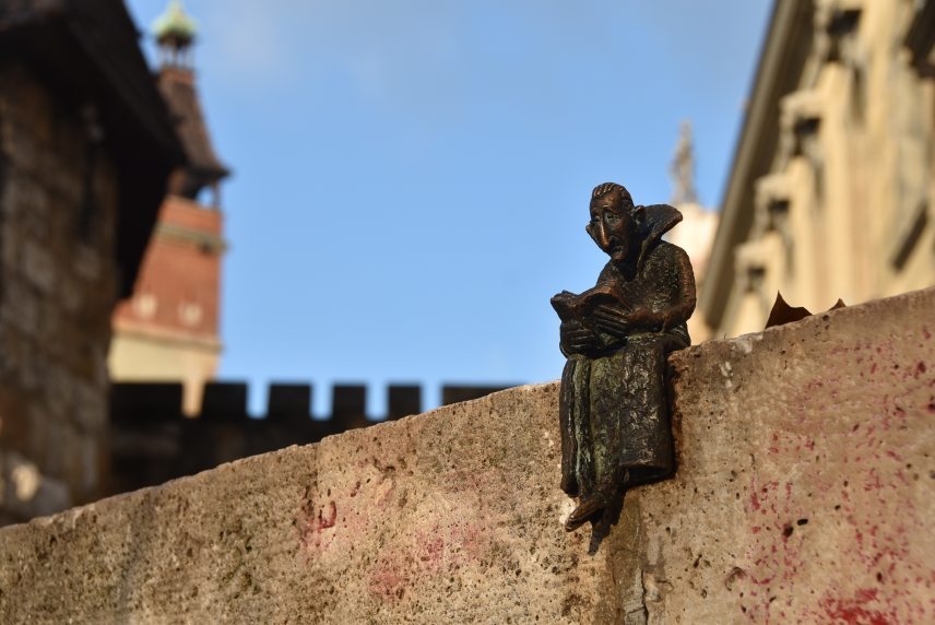Kolodko Mihály Drakula szobra a Vajdahunyad váránál. Fotó Shutterstock.jpg