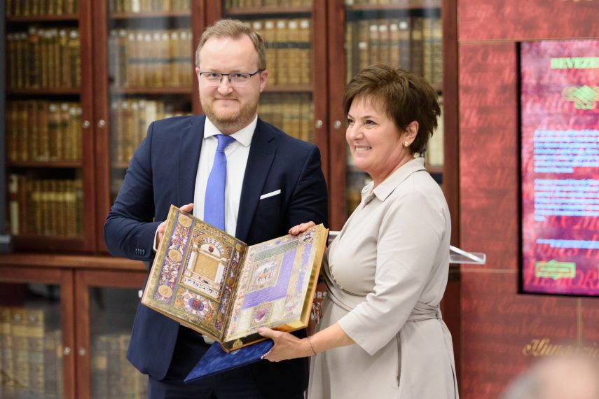 Rózsa Dávid főigazgató és Závogyán Magdolna, a Kulturális és Innovációs Minisztérium kultúráért felelős államtitkára