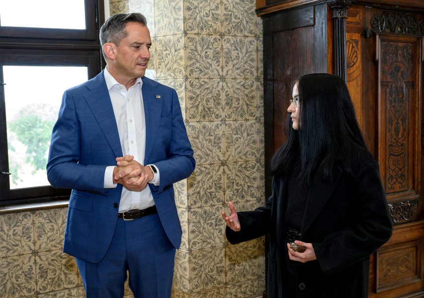 Robert Palladino az Amerikai Egyesült Államok magyarországi nagykövetségének ideiglenes ügyvivője.