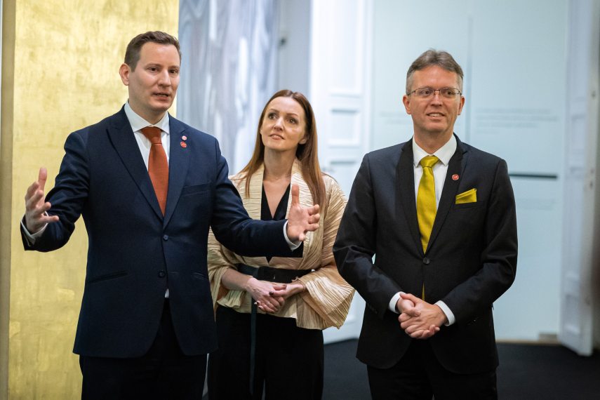 Dr. Hankó Balázs kultúráért és innovációért felelős miniszter, Dr. habil Zsigmond Gábort az MNMKK elnöke, Kiss-Hegyi Anita kulturális kapcsolatokért felelős államtitkár